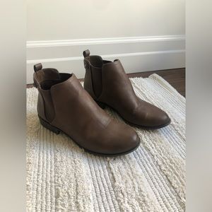 Chelsea boots 7.5